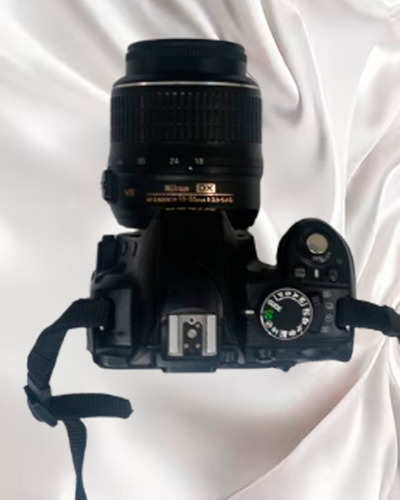  Nikon D3100 +  Lente 18-55mm  Color  Negro + Estuche + 2 Pi