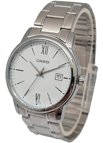 Reloj De Pulsera Casio Enticer Mtp-v002 De Cuerpo Color Gris, Analógico, Para Hombre, Fondo Blanco, Con Correa De Acero Inoxidable Color Gris, Agujas Color Gris Oscuro, Dial Negro, Minutero/segundero 