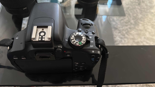 Canon Eos T7i,con 3 Pilas Y Lente 50 Mm Y 18 -135