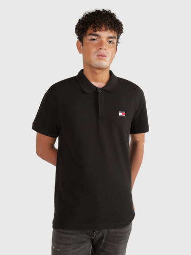 Polo Negro De Hombre Con Parche Bordado De Tommy Jeans