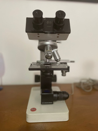 Microscopio Leitz 