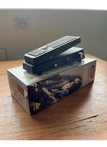 Pedal Wah Behringer Hb01 Permuto