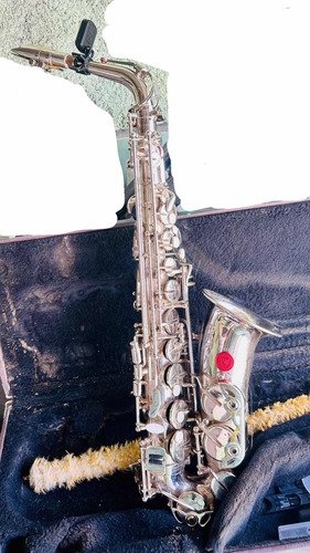 Saxofón Alto Silvertone Plateado