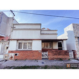 Casa En Venta - 2 Dormitorios 1 Baño - 96mts2  - La Plata [financiada]