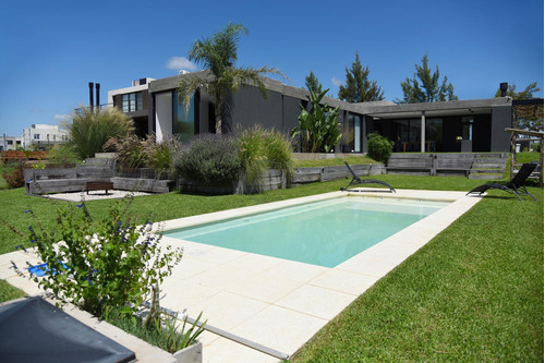 Casa En Venta 4 Ambientes En Naudir Escobar