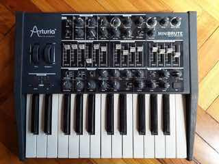 Arturia Minibrute