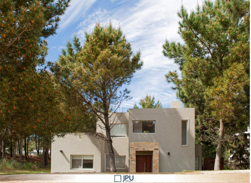 Casa En Venta Costa Esmeralda, Barrio Residencial I.