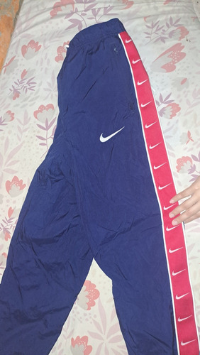 Pantalón Nike Swoosh Rompeviento Nike Pipitas