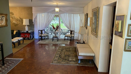 Agp Casa Con Anexo Independiente En Venta, Ubicada En Calle Cerrada En Prados Del Este 24-1809 Ys