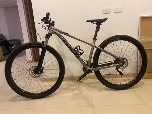 Bicicleta Trek X-caliber 8 M Color Gris