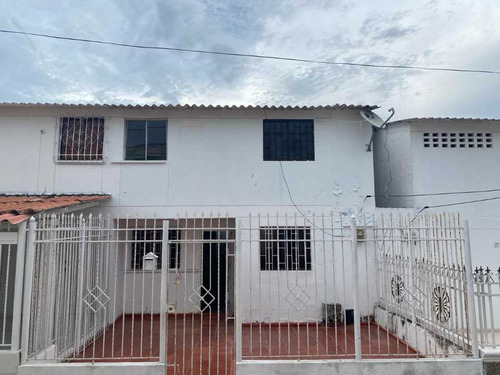Se Vende Casa Dúplex En Los Robles