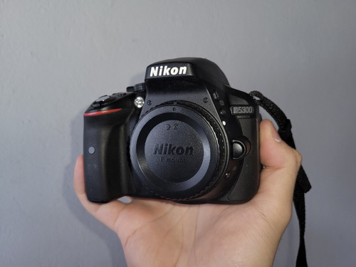 Câmera Nikon D5300 Com Lente 18-55mm - Menos De 200 Clicks