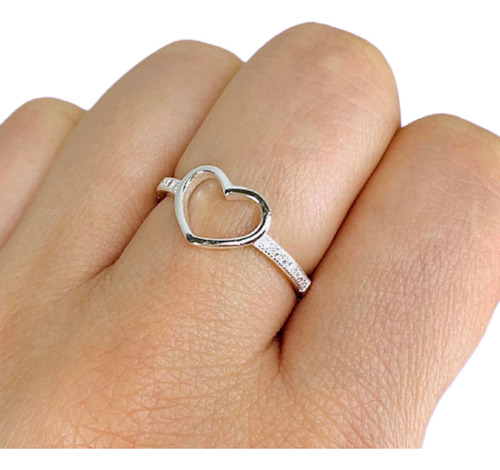 Anillo Corazon Calado Sutil Con Piedras Blancas Ap 431