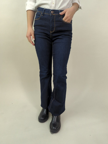 Jeans Marca  Zara  Color Azul Como Nuevo (talla 34)