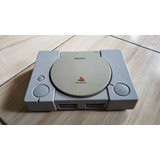 Sony Playstation 1 Fat Só O Aparelho Sem Nada. Funcionando. Testei 6 Jogos Nele, E Só Funcionaram 2. O Leitor Não Ta Muito Bom. K1