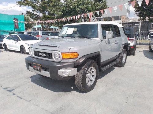 Toyota Fj Cruiser 4.000cc Automática Gasolina 4x4