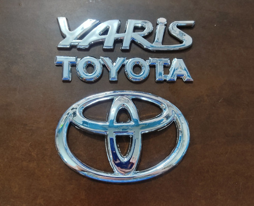 Kit Emblema Toyota Yaris Compuerta 3piezas Reemplazo Adhesiv Foto 5
