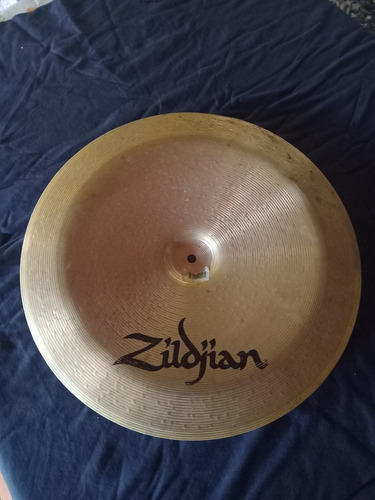 0plato China Zildjian De 18. 