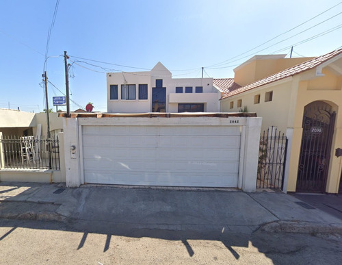 Casa Habitación En Fraccionamiento En La Colonia Burócratas, Mexicali. 