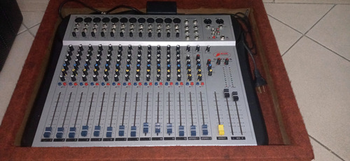 Consola De Sonido 12 Canales Dgx Con Estuche