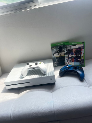 Xbox One S + Control Midnight Forces Ii + Fifa 21 Y Call 