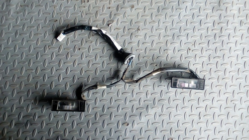 Par De Cuartos Para Placa De Nissan Versa 2014