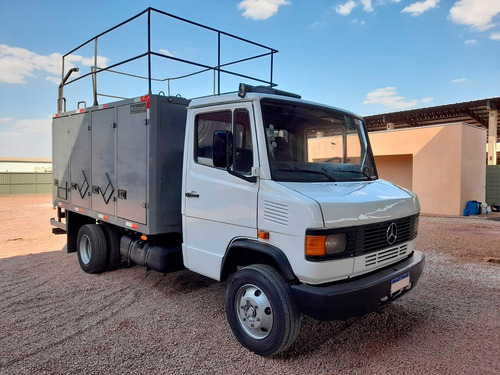 MERCEDES BENZ 710 4X2 2011 COM COMBOIO LUBRIFICANTE=VW,VOLVO
