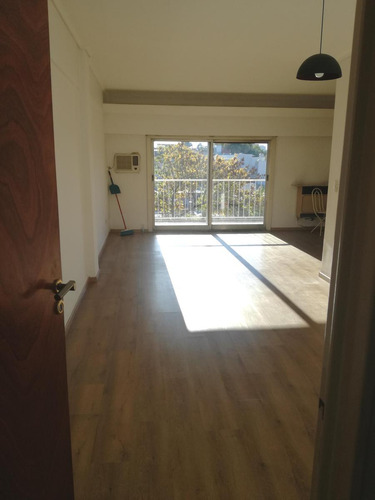 4 Ambientes Con Habitación De Servicio, Cochera Y Doble Baulera. En Venta!