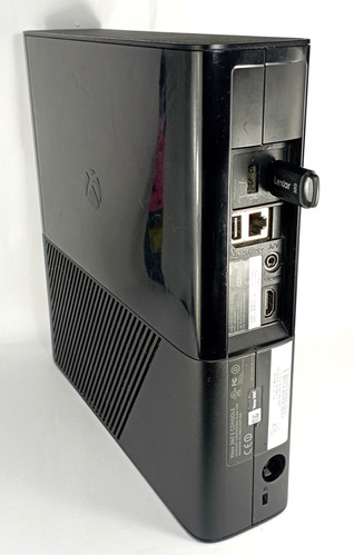 Microsoft Xbox 360 E 4gb Standard Color  Negro