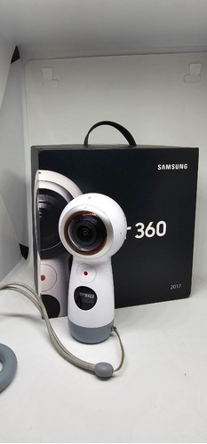 Cámara Gear 360 Samsung Con Detalle