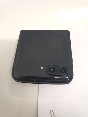 Celular Moto Razr 22 6.7'' 12gb + 512gb Sistema Operativo Android Color Negro, Con Garantia Telcel, Poco Uso