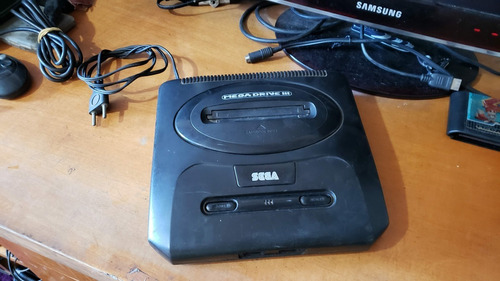 Mega Drive 3 Com Entrada Pra Sega Cd Só O Console Sem Nada Power Tá Direto E Controle 1 Não Funcionou.