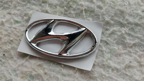 Emblema Trasero Hyundai Accent Maleta 7cm X 3.8cm Foto 4