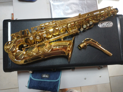 Saxofone Júpiter 769