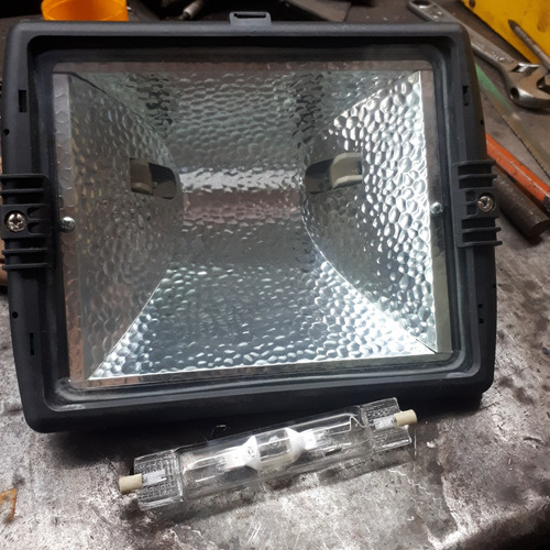 Reflectores X 9 .luz Halogena. Completos. Albatros. 150 W