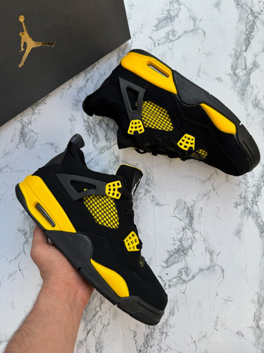 Jordan 4 Thunder Amarillo Talla 26.5