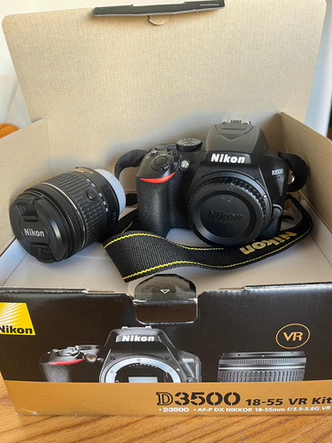 Nikon D3500 + Lente 18-55 + Mochila