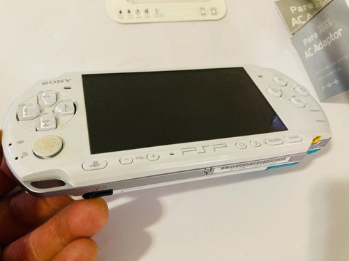 Psp Slim  3000 Pearl White  , Buen  Estado + 50 Juegos