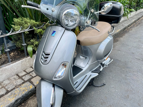 Hermosa Vespa 2022 Napoli Con Accesorios Originales