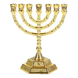 A Candelabro Dorado Con Forma De Menorá Judía -s