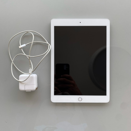 iPad Apple 6th Generation 2018 32gb Silver - Funcionando