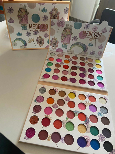 Estuche De 70 Sombras Medecoco Colores Brillantes Y Matte