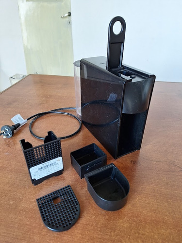 Cafetera Nespresso Essenza Mini C30 Negra