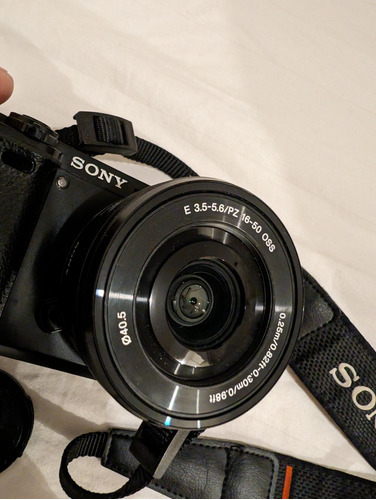 Sony Alpha A6000 Mirrorless Camera + Lente 16-50 + 55-210