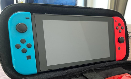 Nintendo Switch Neon + Estuche Uso Rudo+ 2 Juegos 