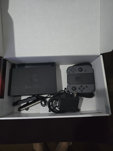 Nintendo Switch Semi Novo Na Caixa.
