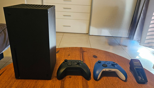 Xbox Series X + 2 Controles Originales + Pilas Recargables