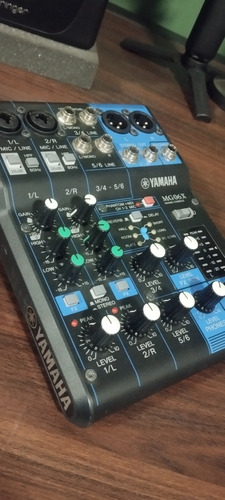 Consola Yamaha Mg06x 