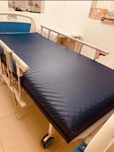 Cama Hospitalaria, + Colchón Antiescaras 