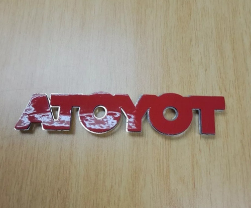 Emblema Palabra Toyota De Maleta Yaris  Foto 2